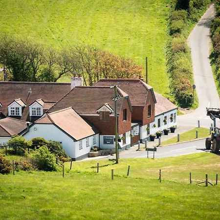 The Chequers Inn Rookley Buitenkant foto